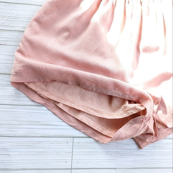 Romeo & Juliet Couture Flutter Sleeve Cut Out Romper in Peach Size Large - Picture 13 of 15